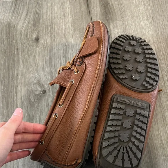 Minnetonka Tan Leather Men's Slip-Ons - Picture 3 of 6